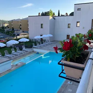 4* Üdülőközpont The Florence Hills & Wellness